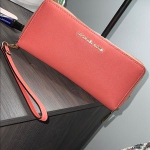 Michael Kors wallet/wristlet